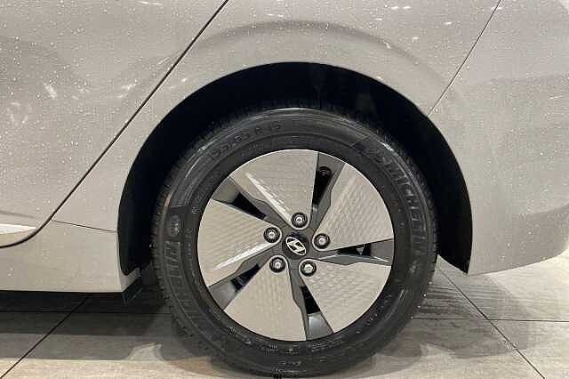 Hyundai IONIQ 1.6 GDi Hybrid Premium 5dr DCT