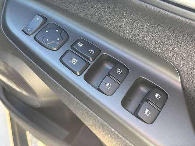 Hyundai KONA 100kW SE Connect 39kWh 5dr Auto lid - Atlas white